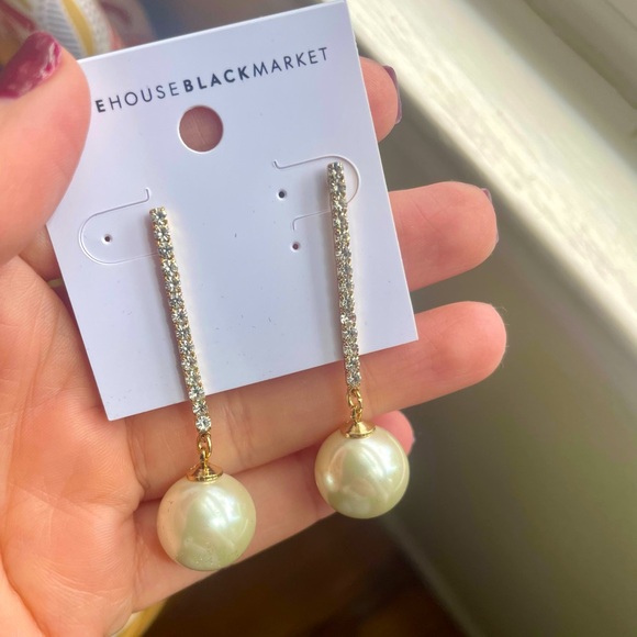 White House Black Market Pearl Earrings- New with tags - Picture 1 of 2
